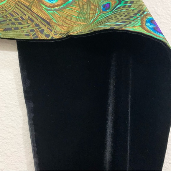 NIC & NORA NY SCARF SILK PEACOCK FEATHERS / BLACK VELVET BACK 10”x 57” - Picture 5 of 11